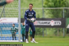 德甲球队沙尔克04备战新赛季</title>
        
    <title>德甲球队沙尔克04备战新赛季