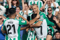 西甲保级与冲欧的生死博弈！贝蒂斯主场残阵迎敌，巴伦西亚客场能否绝境求生？