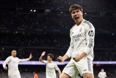 西甲最新积分战报：维尼修斯梅开二度助皇马8连胜，升至榜首超越巴萨