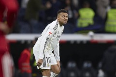 伤缺3周！曝姆巴佩瞒伤踢满3场只为破C罗纪录，球迷怒喷：私心太重