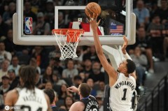 马尔卡宁29分文班亚马空砍32+7 爵士终结马刺8连胜