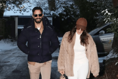 阿莫林戴墨镜竖拇指开启度假模式，曼联买单，带薪休假到6月