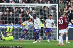 英超第16轮：维拉3-2逆转西汉姆