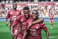 法甲生死战：梅斯主场死拼保级，里昂连胜势头遇体能瓶颈