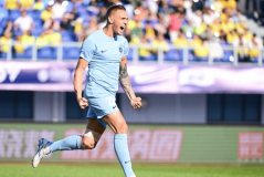 33岁欧冠级后卫愿意归化，明年就可为国足出战