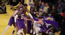 大范：里夫斯无球跑动不错 东契奇詹姆斯完全不动