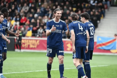 巴黎FC主场迎战昂热，法甲中游球队上演攻防博弈