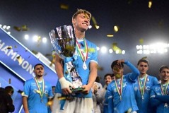 霍伊伦德夺冠后晒照隔空暗讽曼联：绝佳决定打脸老东家！