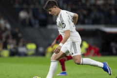 一场2-0，让西甲争冠峰回路转，巴萨高兴早了，姆巴佩追上C罗了