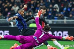 意甲疯了，莱奥1-0绝杀捅破天，阿莱格里直接染红，AC米兰硬刚拉齐奥重返榜首