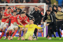 皇马2-4，掉落附加赛！错怪了阿隆索，穆帅骑脸庆祝太扎心