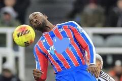 水晶宫不过了？队长被挖 主帅发布会吵着要离队 头号前锋也要卖