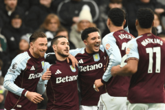 2-0！英超大黑马获胜，积分追平曼城，利物浦被甩开10分